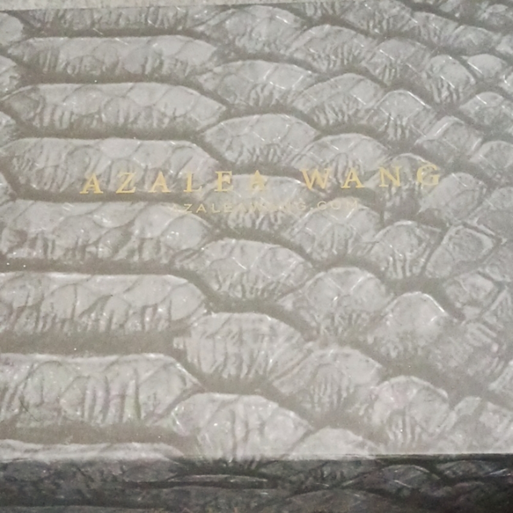 Never worn Azalea Wangs